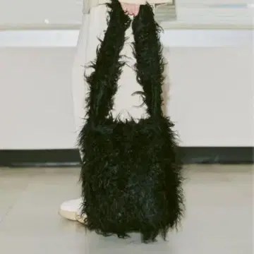 미니 퍼 몬스터 백 블랙 un/neu