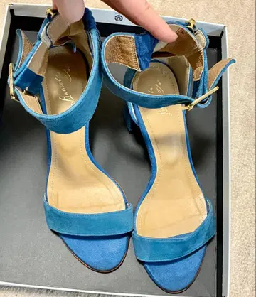 Daniella & GEMMA 샌들