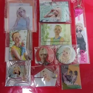 Girls2 츠루야 미사키 아크릴 키링 & 캔뱃지 세트