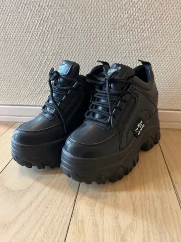 컨디션 최상! 통굽 스니커즈 23cm