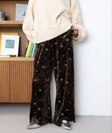 브라운 벨벳 자수 와이드 팬츠