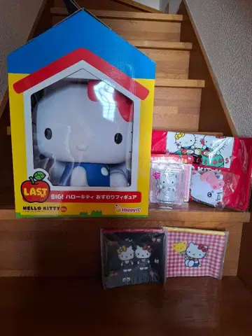 헬로키티 제일복권 라스트원 BIG! 앉아있는 피규어 세트