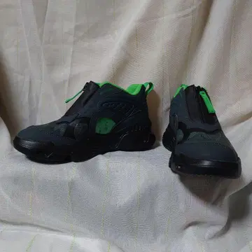 새상품 택 포함 주술회전 콜라보 스니커즈 그레이/그린 24.5 cm