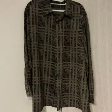 다크 그레이 체크 무늬 긴팔 셔츠