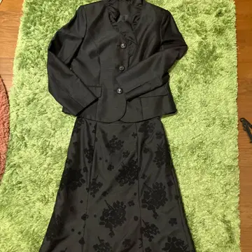 11호, 세레모니, 블랙 자켓과 플라워 프린트 스커트 세트