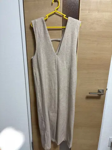 카프리슈 레마쥬 뒤 V  } 베이지 원피스