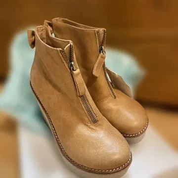 H.A.K. 베이지 지퍼 부츠