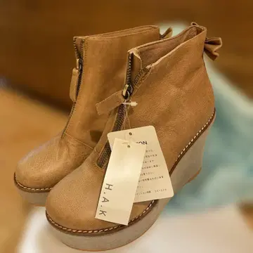 H.A.K. 베이지 지퍼 부츠