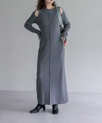 미스틱 컷 아웃 니트 원피스