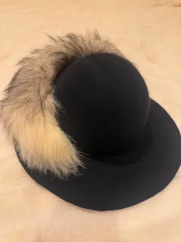 울 퍼 햇 블랙 카시라