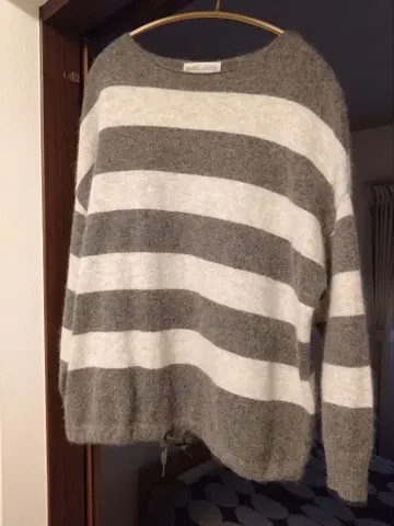 [새상품급] 비어즐리 밑단 리본 보더 니트 그레이 보더