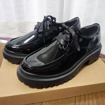 ORiental TRaffic 블랙 에나멜 리본 슈즈