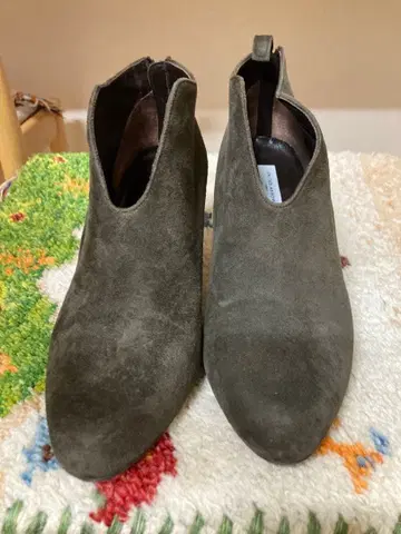 UNITED ARROWS 그레이 스웨이드 부츠