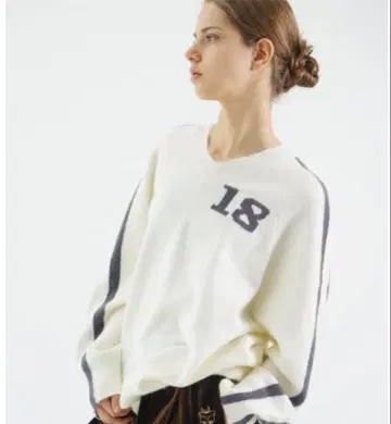 YAMADAYA 넘버링 브이넥 니트