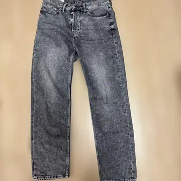 그레이 스트레이트 데님 팬츠