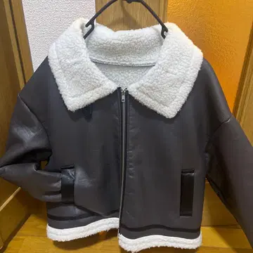 다크 브라운 무스탕 코트