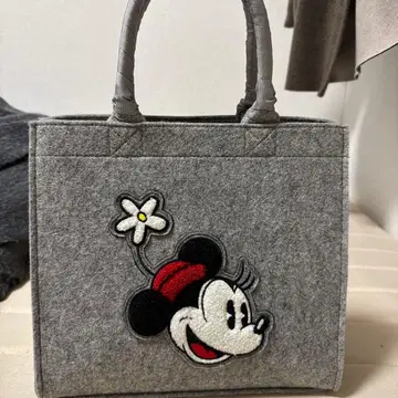 미니 자수 그레이 핸드백