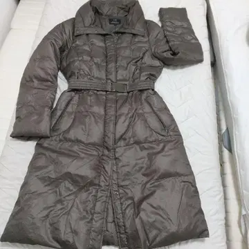 23구 다크 브라운 브라운 벨트 포함 롱 다운 자켓 롱 다운 코트