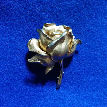 트리파리 장미 브로치