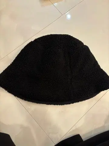 COS 보아 블랙 햇