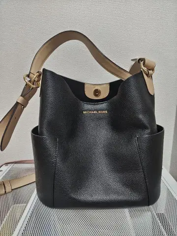 MICHAEL KORS 새상품급 블랙 숄더백