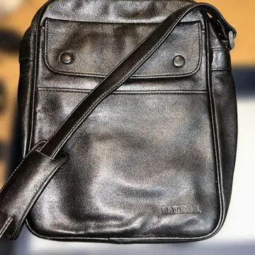 블랙 합성 피혁 숄더백