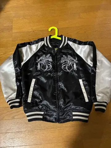 스카잔 독수리 자수 M 사이즈 리버서블