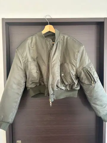 새상품급 숏 기장 MA1 자켓 카키