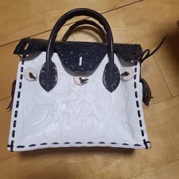 그레이스 콘티넨탈 카빙 백