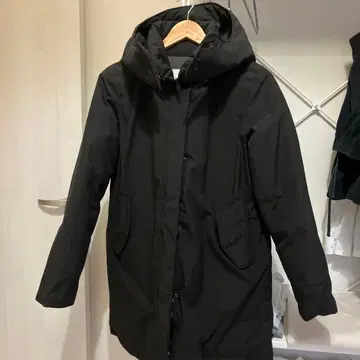 어반 리서치 도어스 다운 코트