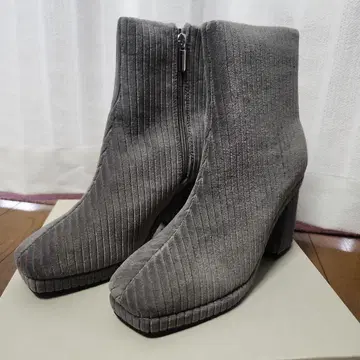 JEANASIS 스퀘어토 힐 부츠