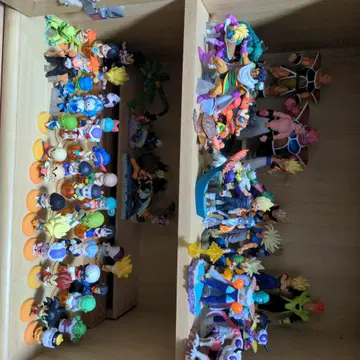 애니메이션 캐릭터 피규어 컬렉션