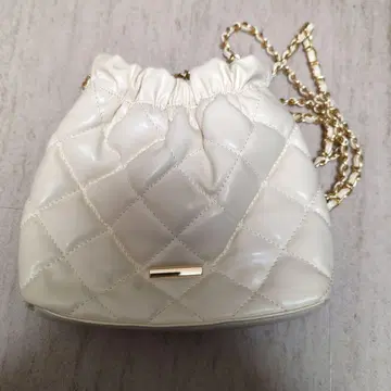 아이보리 퀼팅 파티 백