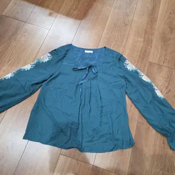 엑시즈팜 긴팔 상의 꽃무늬 그린