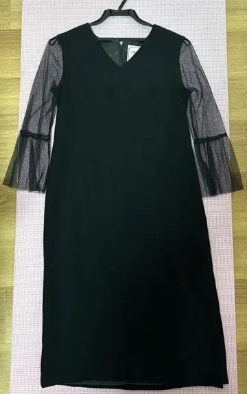 블랙 드레스 V넥 플레어 슬리브