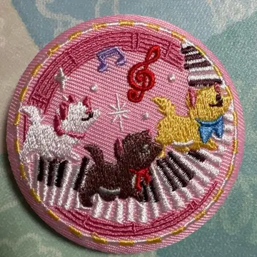 마리 자수 캔 배지