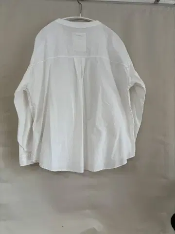 서울베리 마알운 커브의 아틀리에 블라우스