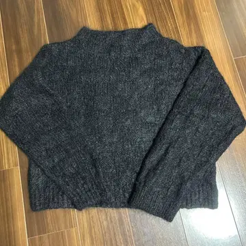 YLEVE 블랙 모헤어 하이넥 니트