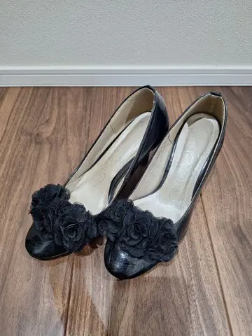 블랙 하이힐 펌프스