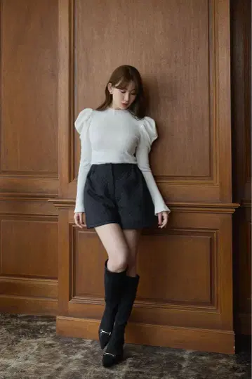 새상품 herlipto Quilted Flare Bell Shorts