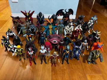 울트라맨 시리즈 괴수 피규어 세트