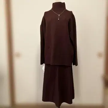 Mila Owen 하이넥 니트 & 스커트 셋업 사이즈 1 택 포함