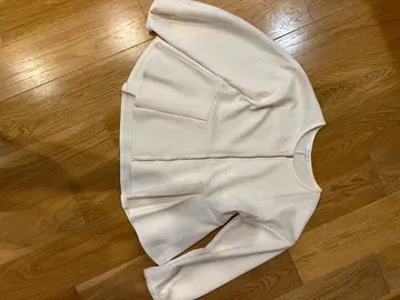 화이트 플레어 실루엣 긴팔 상의 F