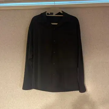 블랙 긴팔 셔츠
