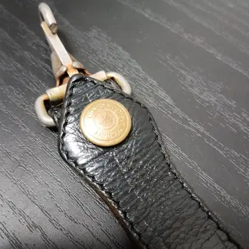 블랙 가죽 키링 스터드 장식