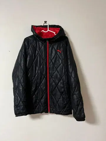 PUMA 퀼팅 자켓 블랙/빨간색 후드 부착