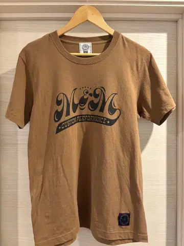 M&M 커스텀 퍼포먼스 브라운 티셔츠