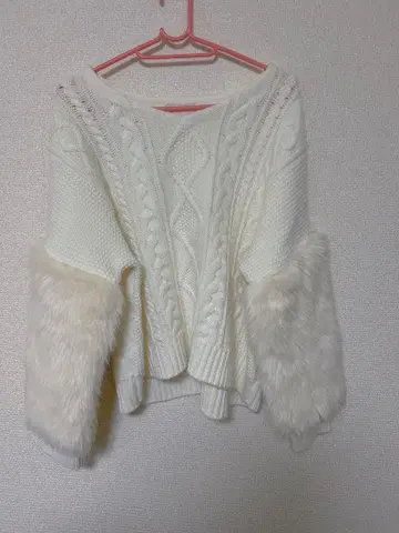 퍼가 달린 케이블 짜임 니트