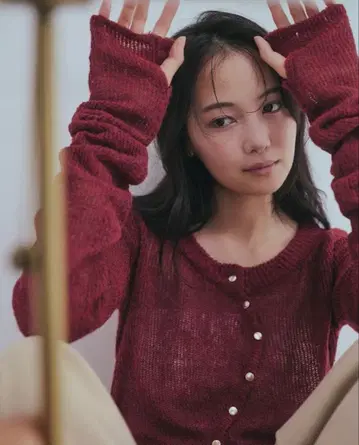 Andequal 웨이브 디자인 시어 니트