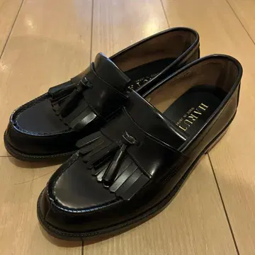 HARUTA 블랙 퀼트 태슬 로퍼